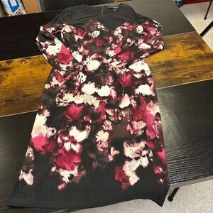 White House Black Market WHBM V-Neck Sheath Dress 6 Long Sleeve Black Red Floral